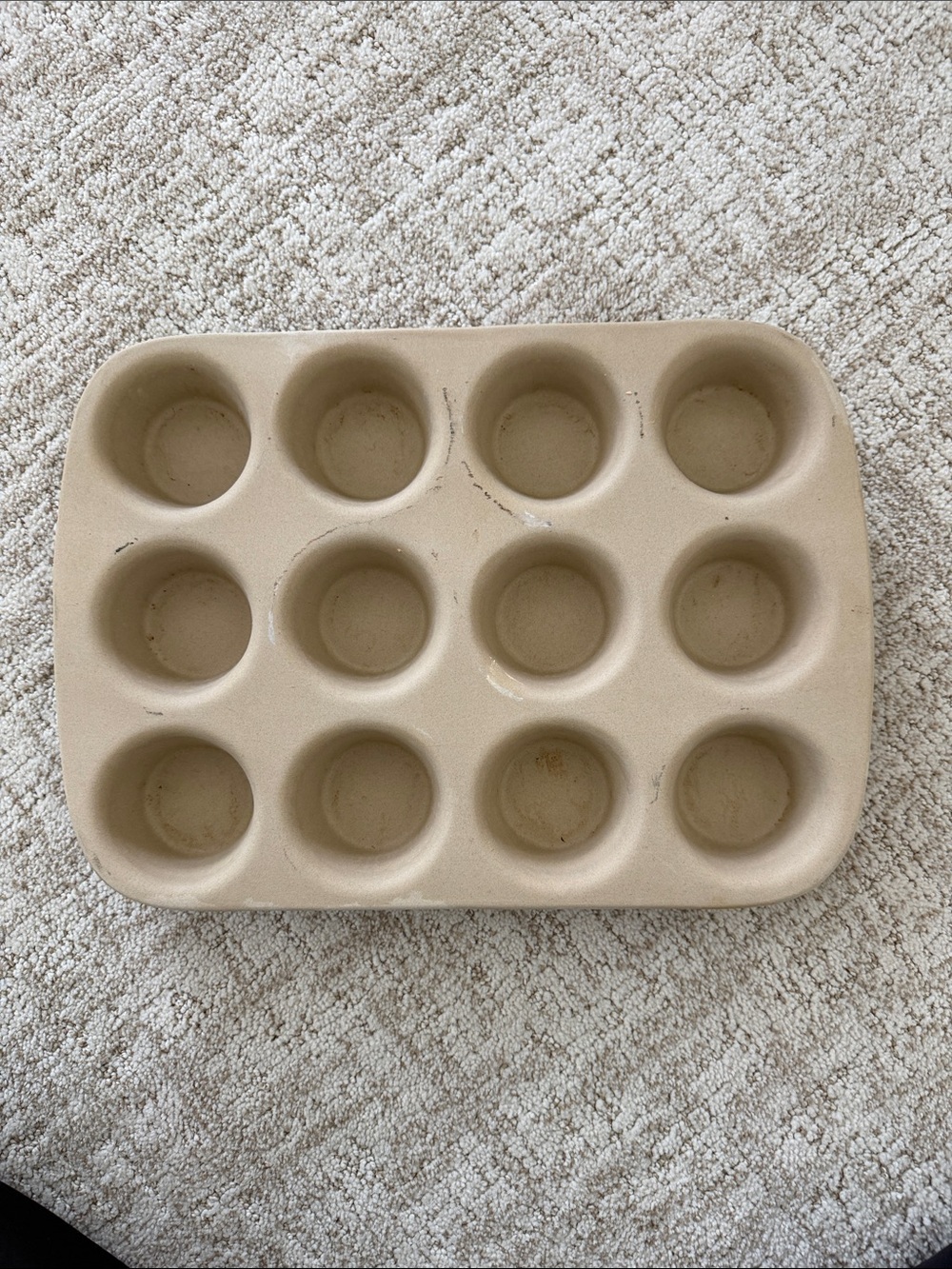 Pampered Chef Beige 12-Cup Ceramic muffin pan